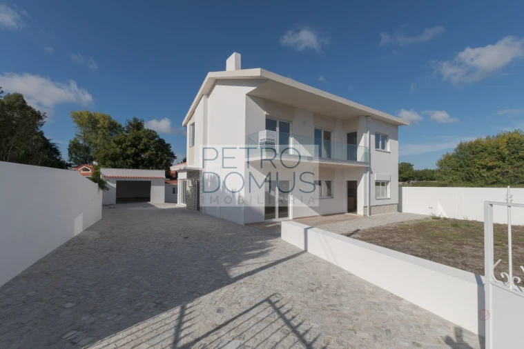 Moradia T4 para Venda em Marinha Grande Foto 3