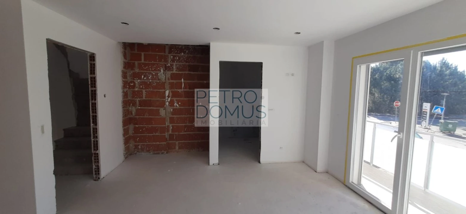 Moradia T4 para Venda em Leiria, Pousos, Barreira e Cortes Foto 11