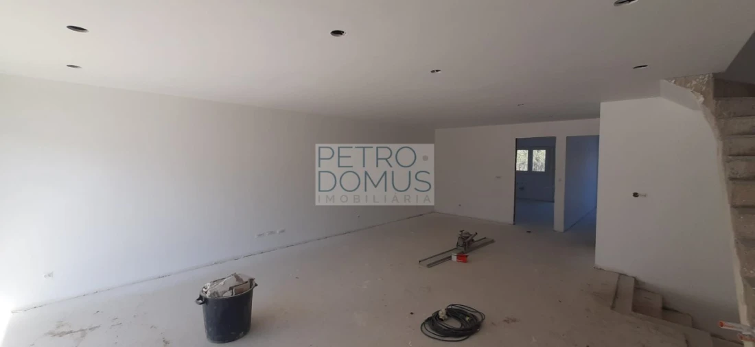 Moradia T4 para Venda em Leiria, Pousos, Barreira e Cortes Foto 4