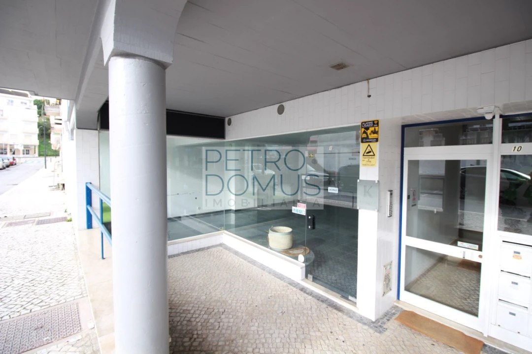 Loja para Arrendamento em Leiria, Pousos, Barreira e Cortes Foto 1