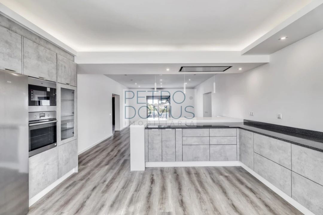 Moradia T7 para Venda em Almancil Foto 16