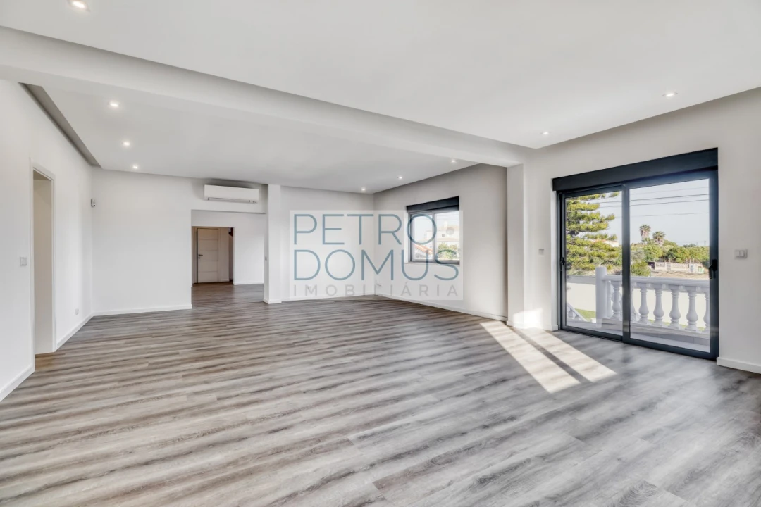 Moradia T7 para Venda em Almancil Foto 24