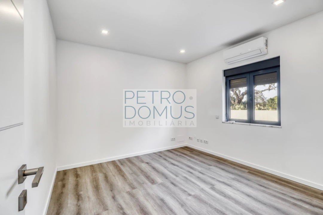 Moradia T7 para Venda em Almancil Foto 36