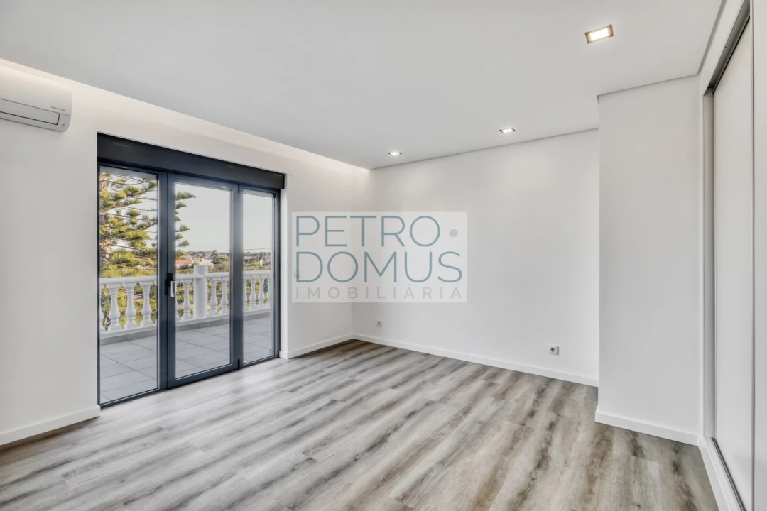 Moradia T7 para Venda em Almancil Foto 42