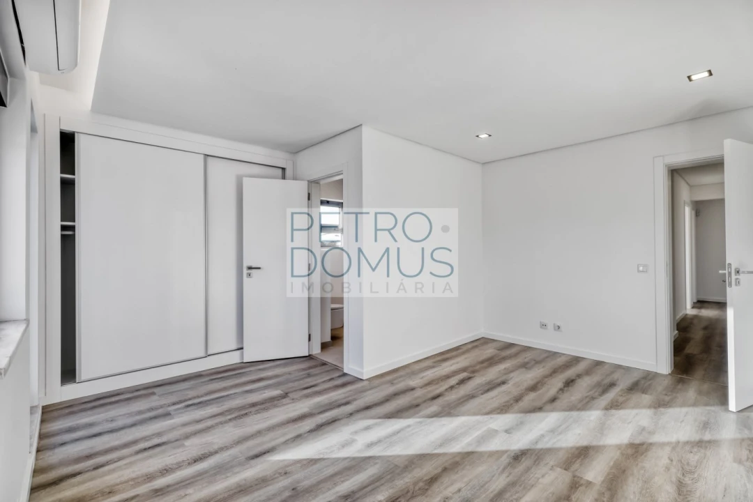 Moradia T7 para Venda em Almancil Foto 55