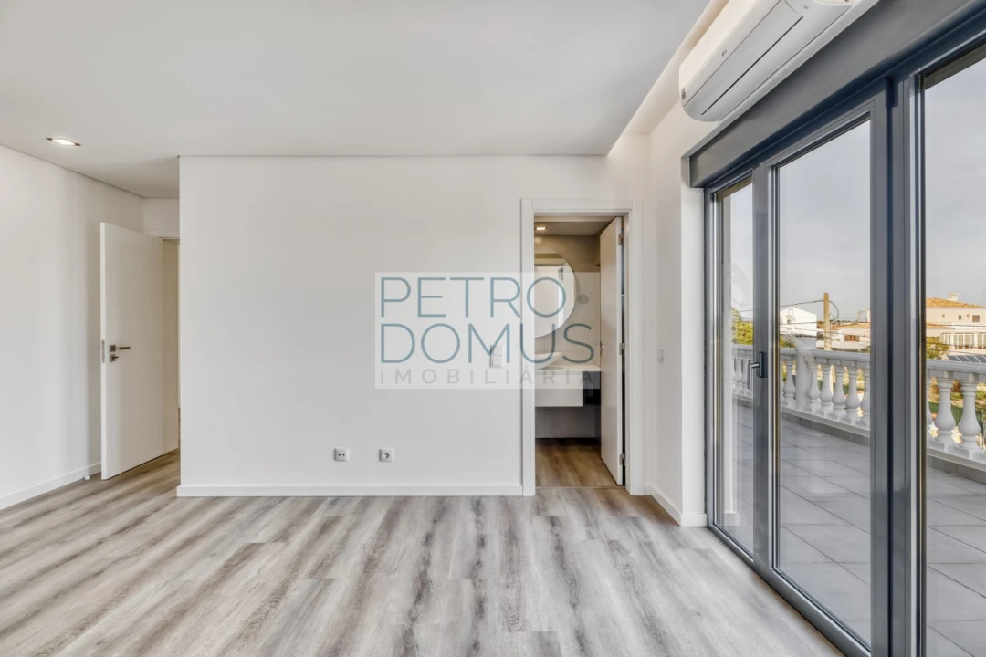 Moradia T7 para Venda em Almancil Foto 58