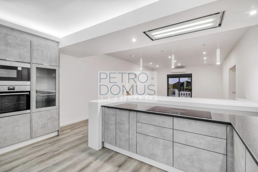 Moradia T7 para Venda em Almancil Foto 77