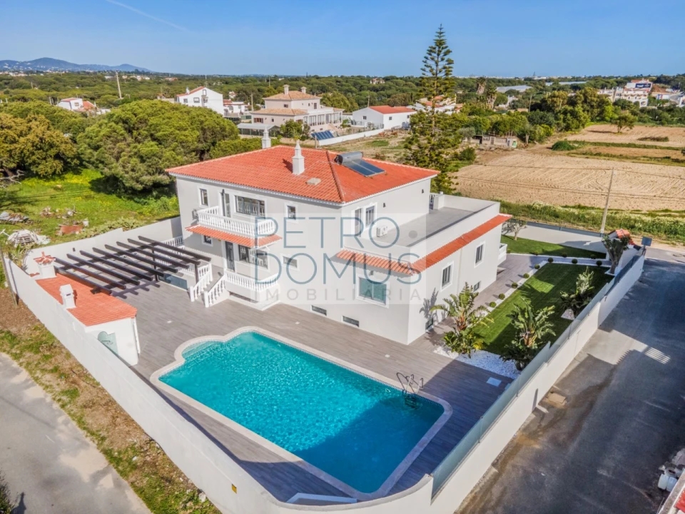 Moradia T7 para Venda em Almancil Foto 1