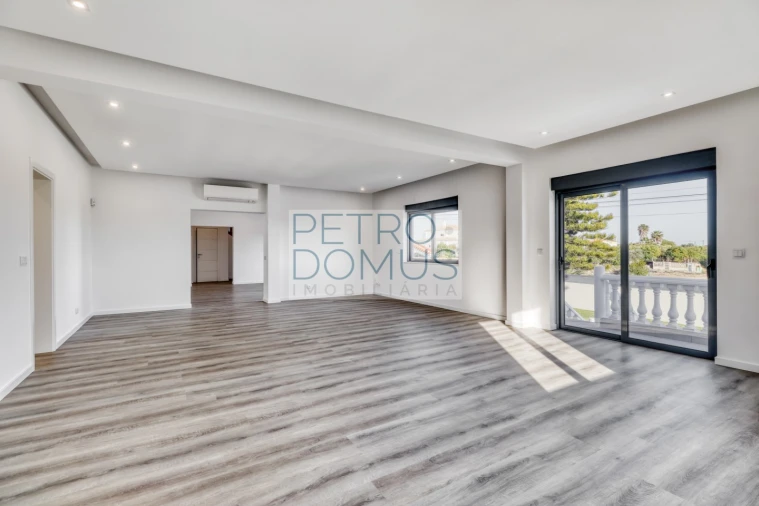 Moradia T7 para Venda em Almancil Foto 24