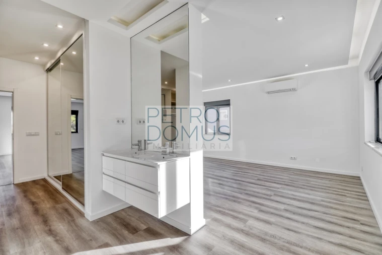 Moradia T7 para Venda em Almancil Foto 28