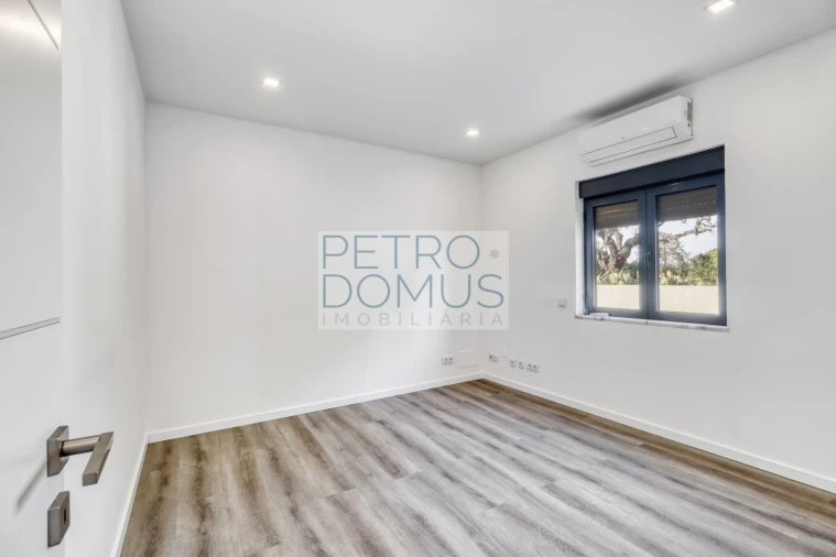 Moradia T7 para Venda em Almancil Foto 36