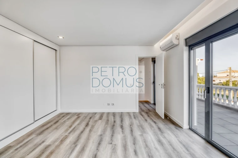 Moradia T7 para Venda em Almancil Foto 41