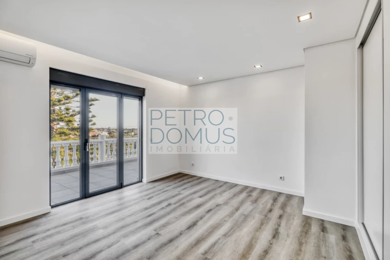 Moradia T7 para Venda em Almancil Foto 42