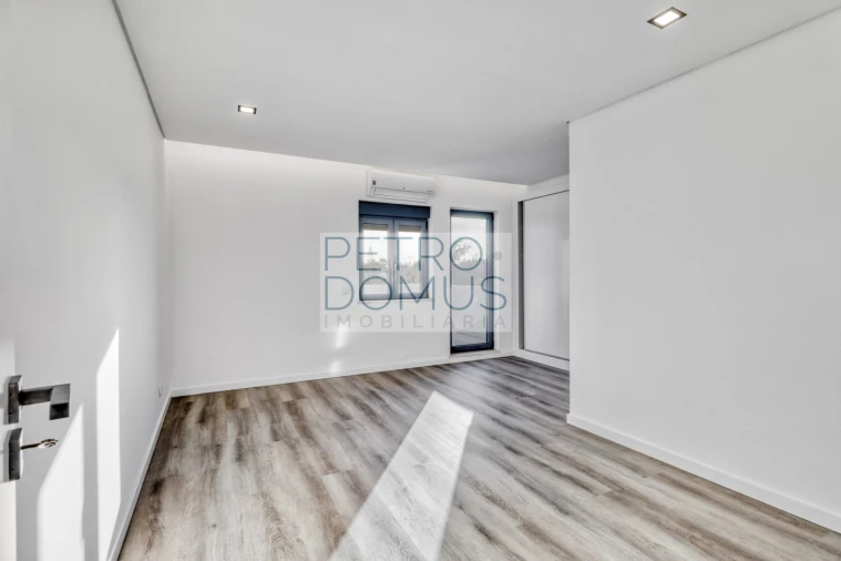 Moradia T7 para Venda em Almancil Foto 54