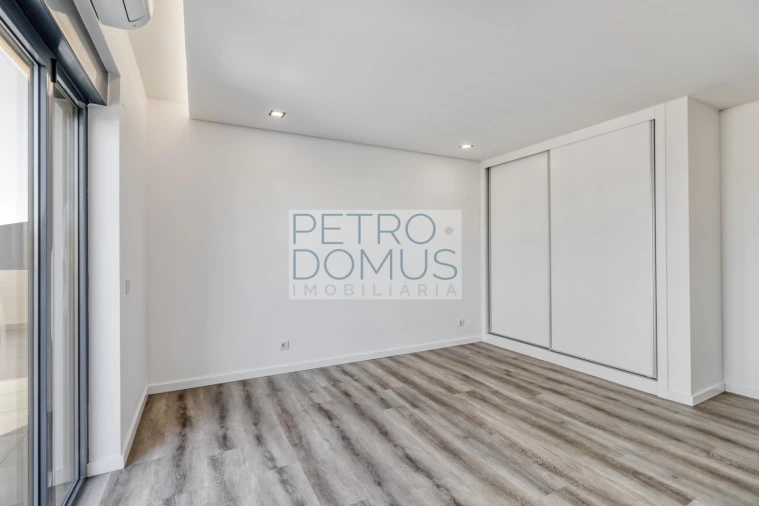 Moradia T7 para Venda em Almancil Foto 59