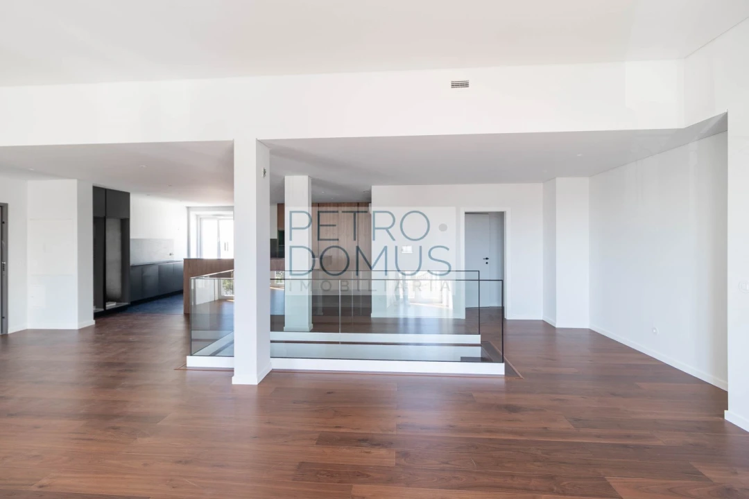 Apartamento T4 para Venda em Leiria, Pousos, Barreira e Cortes Foto 1