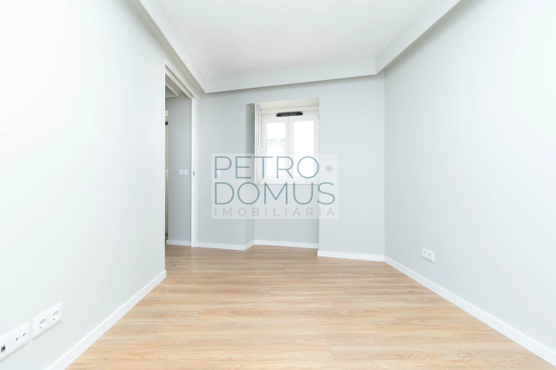 Apartamento T1 para Venda em Santo António Foto 9