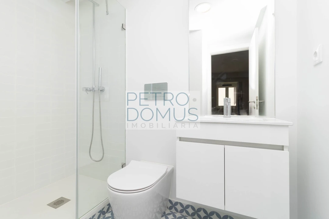 Apartamento T1 para Venda em Santo António Foto 10