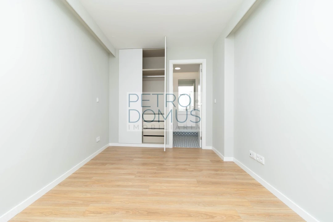 Apartamento T1 para Venda em Santo António Foto 12