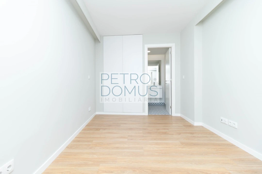 Apartamento T1 para Venda em Santo António Foto 11