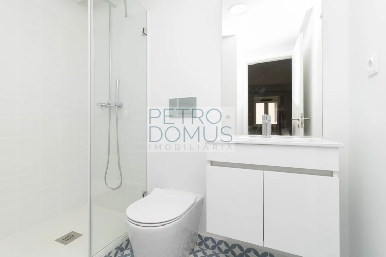 Apartamento T1 para Venda em Santo António Foto 10