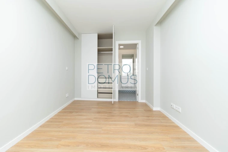 Apartamento T1 para Venda em Santo António Foto 12