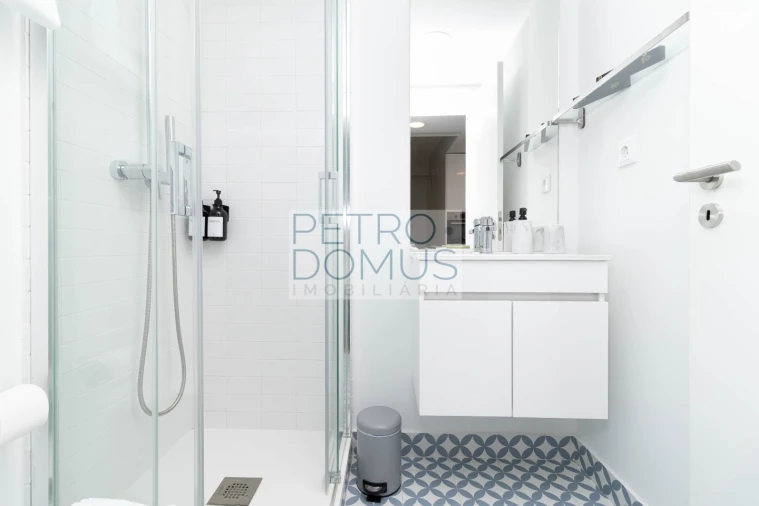 Apartamento T1 para Venda em Santo António Foto 13