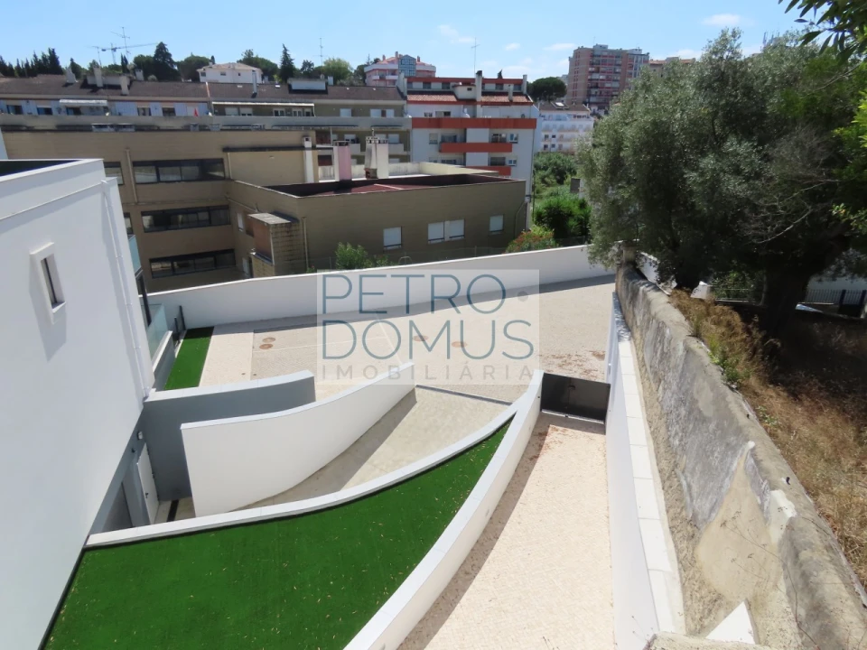 Moradia T4 para Venda em Leiria, Pousos, Barreira e Cortes Foto 5
