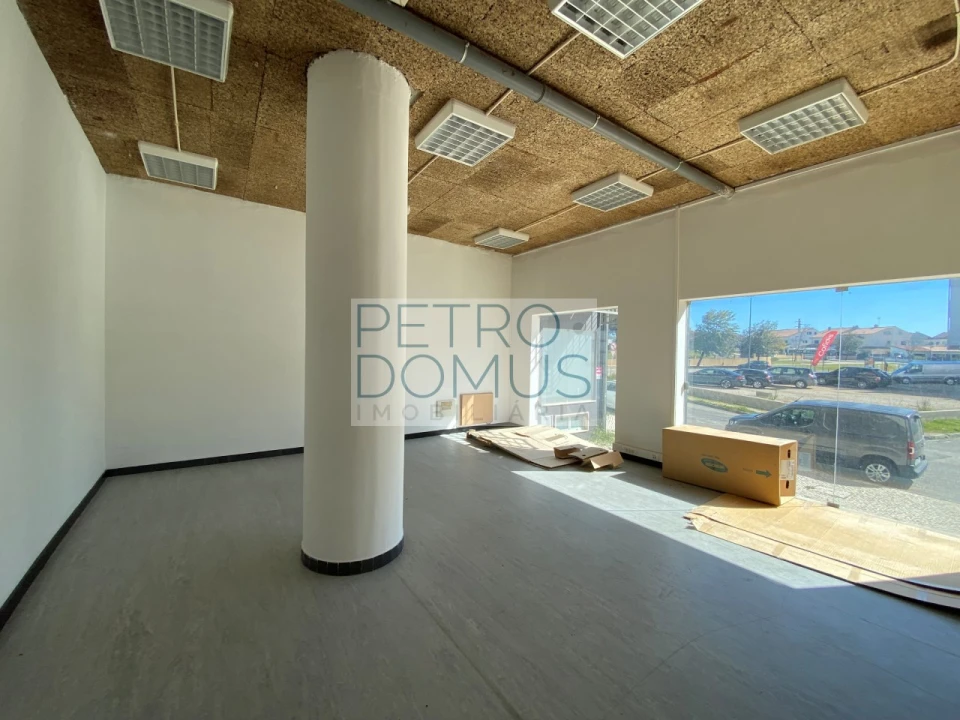 Loja para Arrendamento em Nossa Sra de Fatima Foto 11