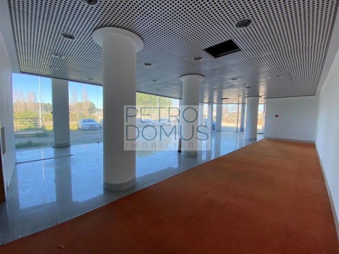 Loja para Arrendamento em Nossa Sra de Fatima Foto 9