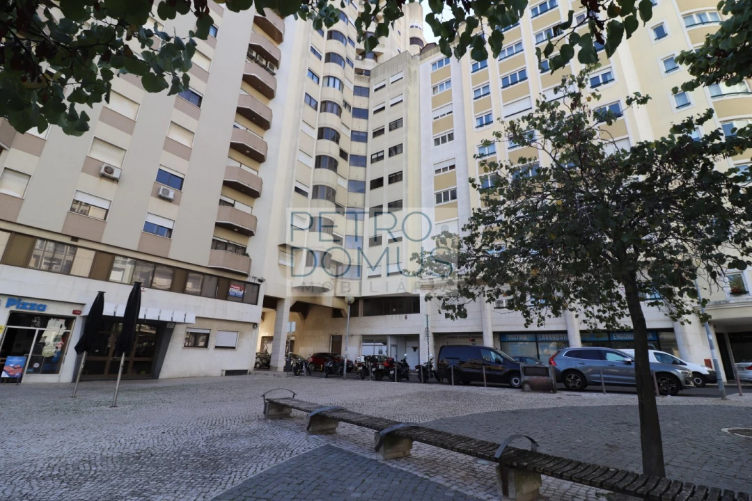 Loja para Arrendamento em Areeiro Foto 16