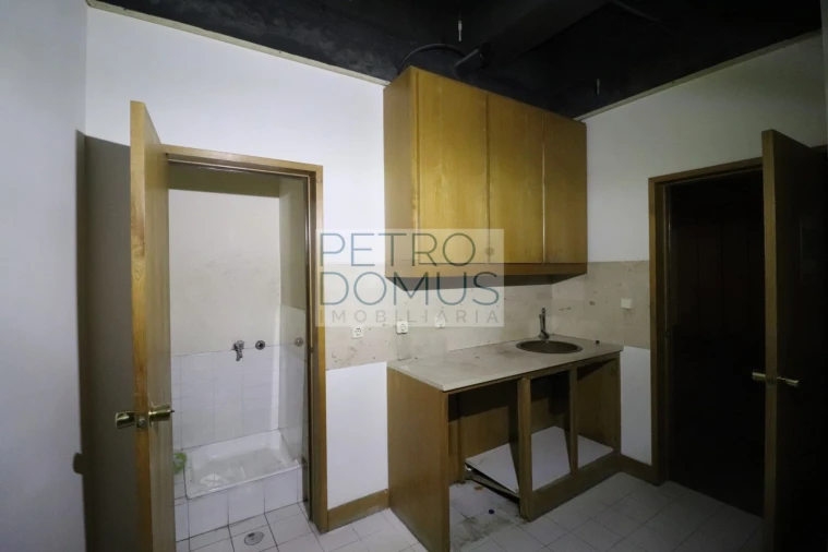 Loja para Arrendamento em Areeiro Foto 9