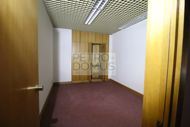 Loja para Arrendamento em Areeiro Foto 10