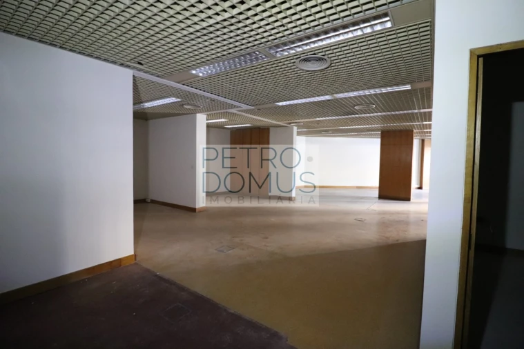 Loja para Arrendamento em Areeiro Foto 11