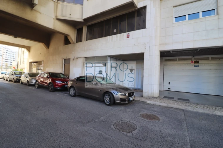 Loja para Arrendamento em Areeiro Foto 13