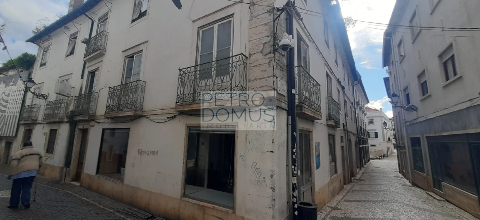 Prédio para Venda em Leiria, Pousos, Barreira e Cortes Foto 1