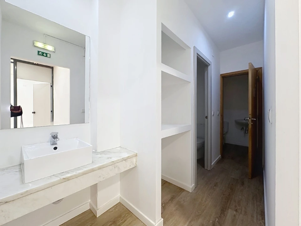 Loja para Arrendamento em Arroios Foto 11