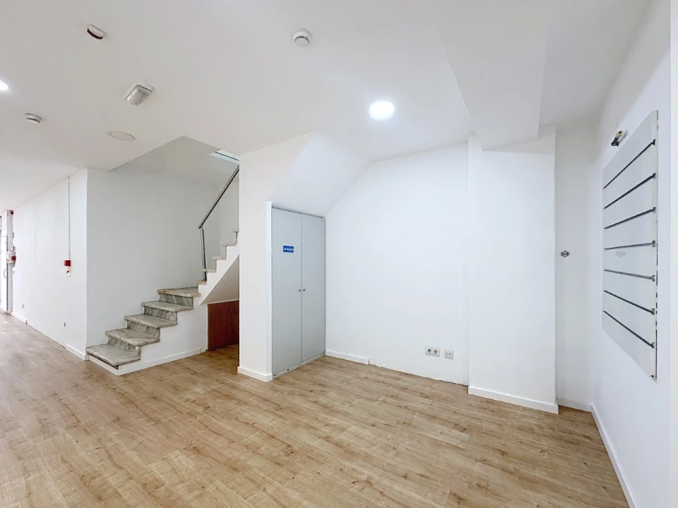 Loja para Arrendamento em Arroios Foto 14