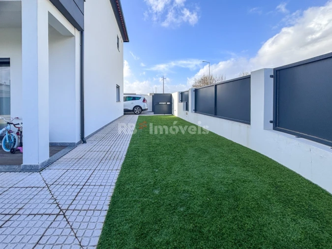 Moradia T4 para Venda em Riachos Foto 18