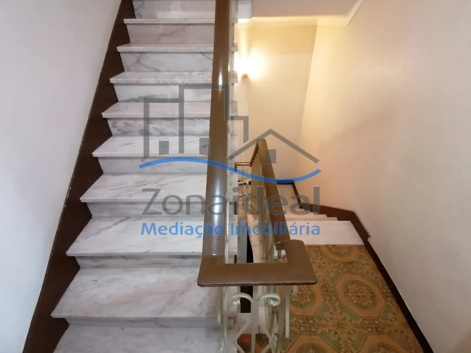 Moradia T5 para Venda em Carregado e Cadafais Foto 13