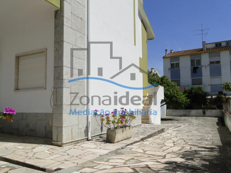 Moradia T5 para Venda em Carregado e Cadafais Foto 20