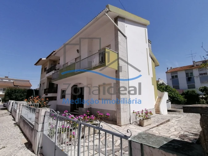 Moradia T5 para Venda em Carregado e Cadafais Foto 2