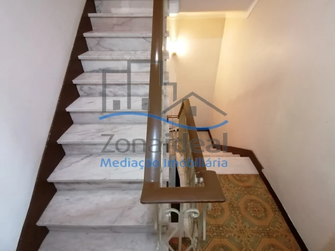 Moradia T5 para Venda em Carregado e Cadafais Foto 13