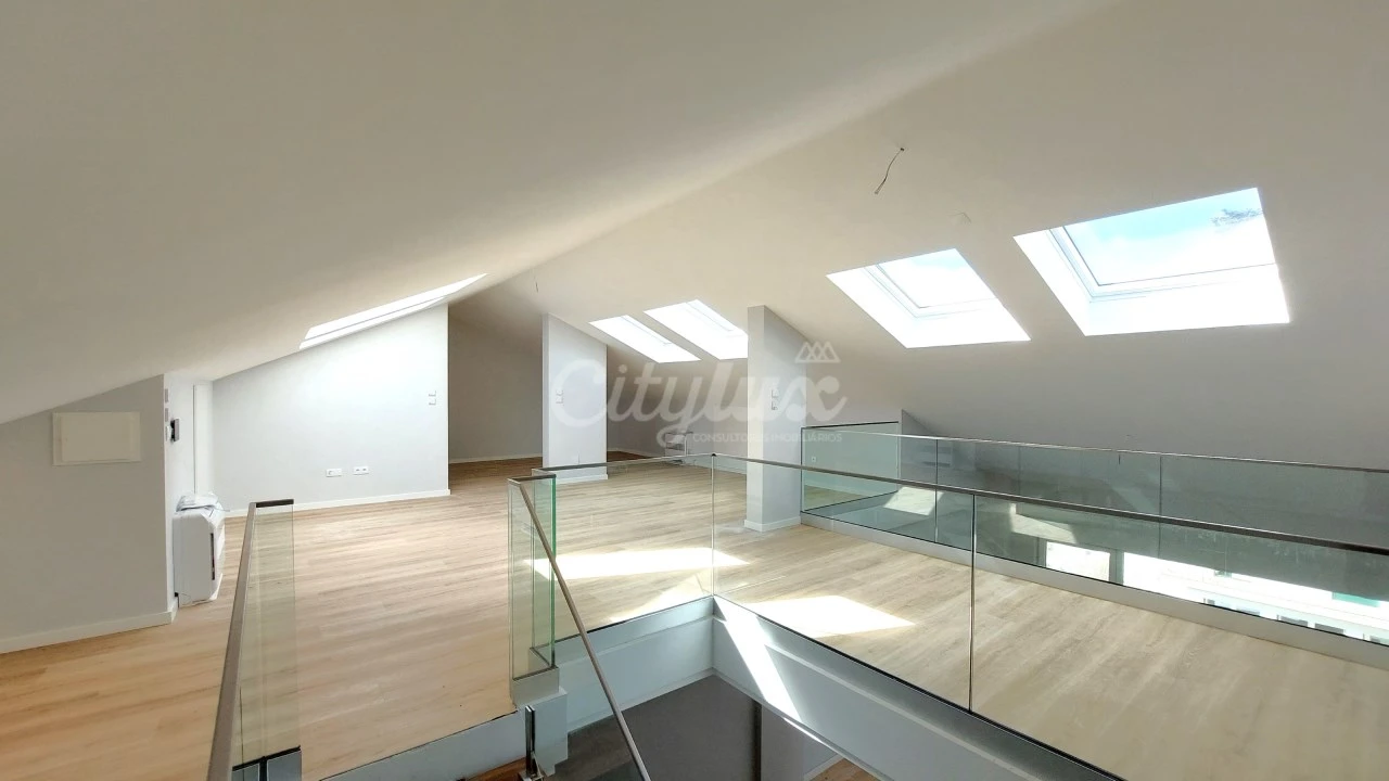 Apartamento T3 para Venda em Carcavelos e Parede Foto 6