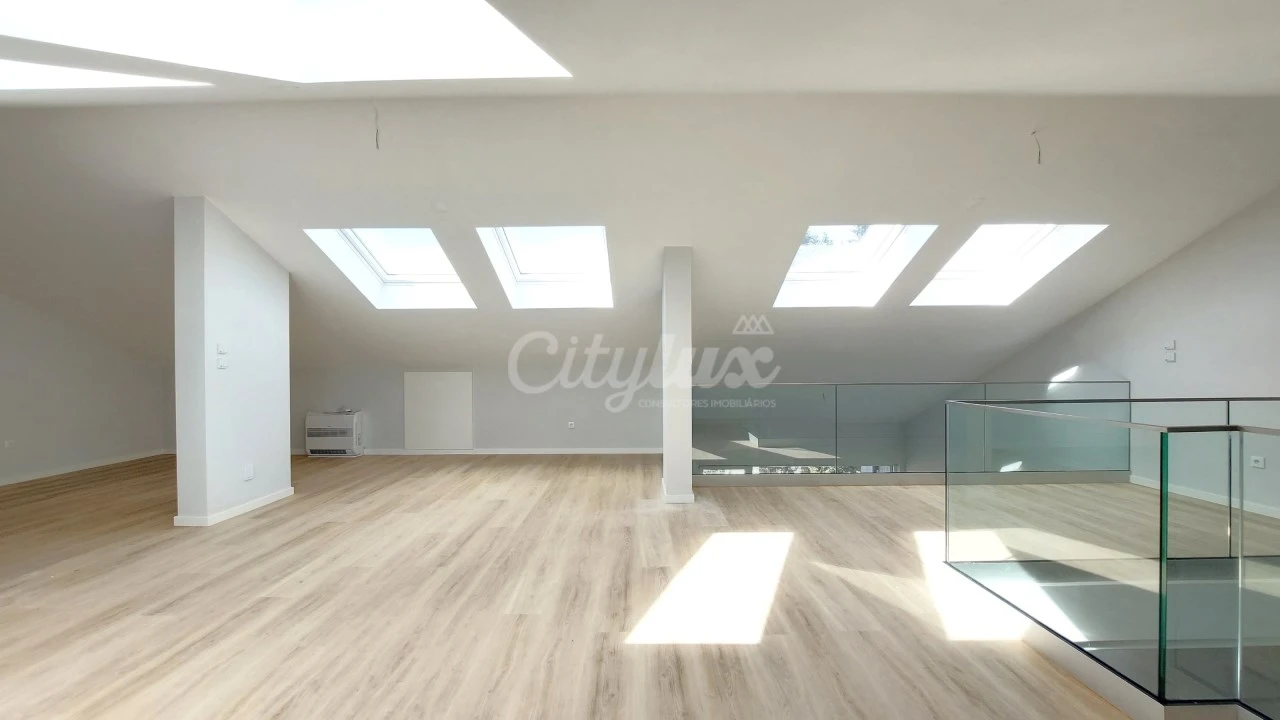 Apartamento T3 para Venda em Carcavelos e Parede Foto 7