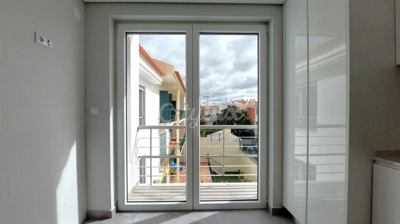 Apartamento T3 para Venda em Carcavelos e Parede Foto 25