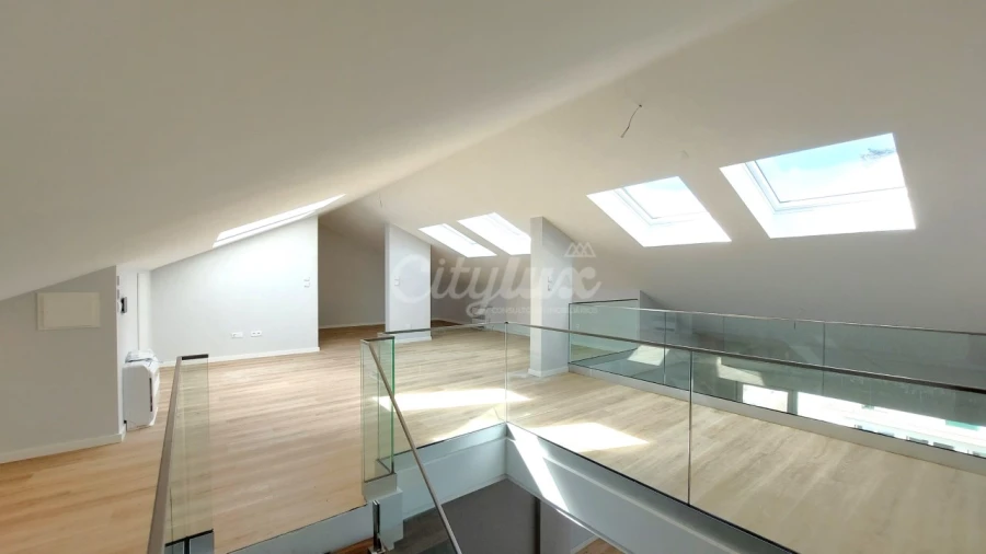 Apartamento T3 para Venda em Carcavelos e Parede Foto 6