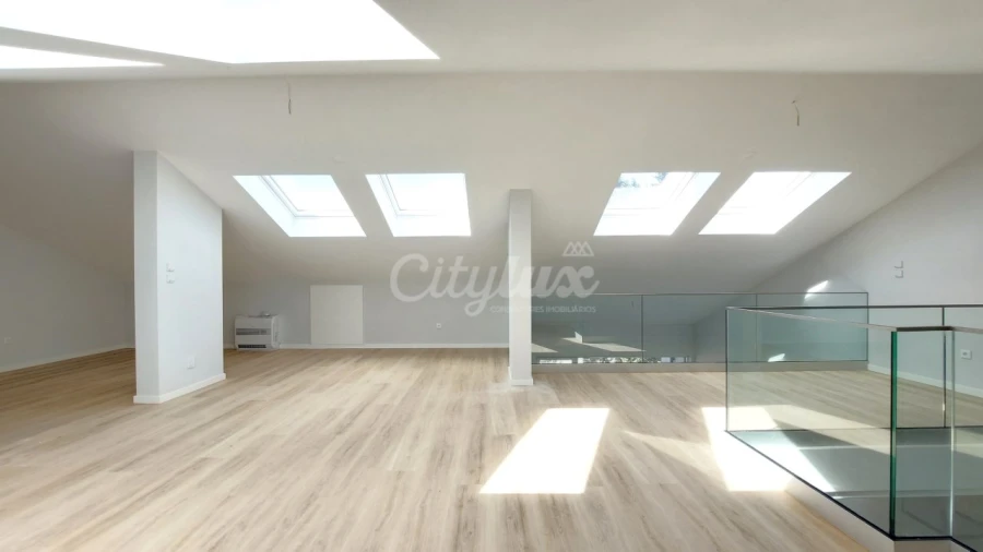 Apartamento T3 para Venda em Carcavelos e Parede Foto 7