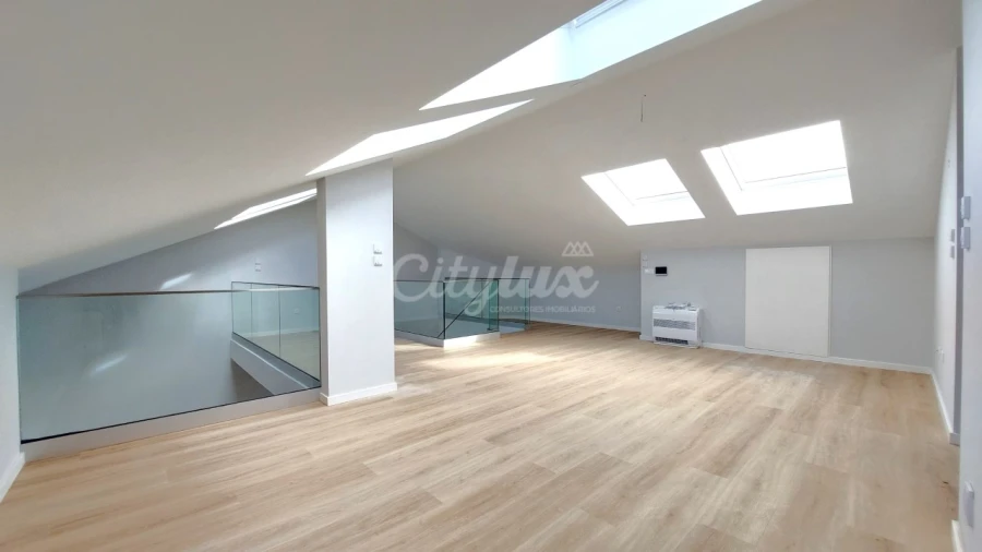 Apartamento T3 para Venda em Carcavelos e Parede Foto 11