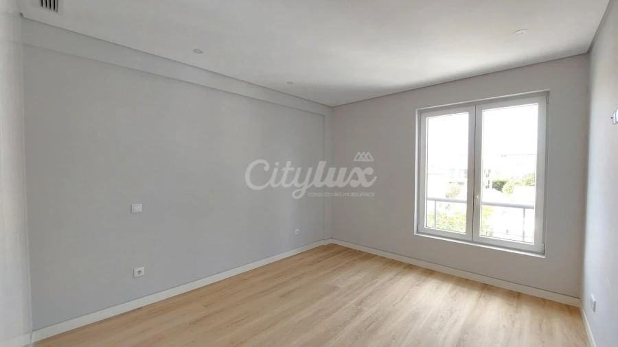 Apartamento T3 para Venda em Carcavelos e Parede Foto 40